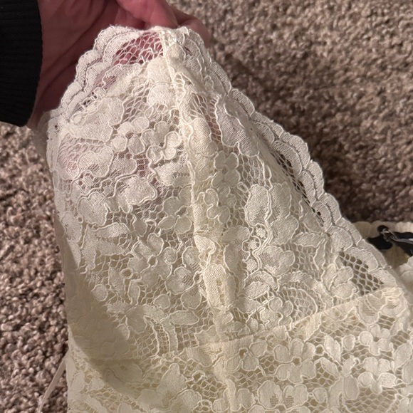 Express Cream Lace Bodysuit - Picture 2 of 8